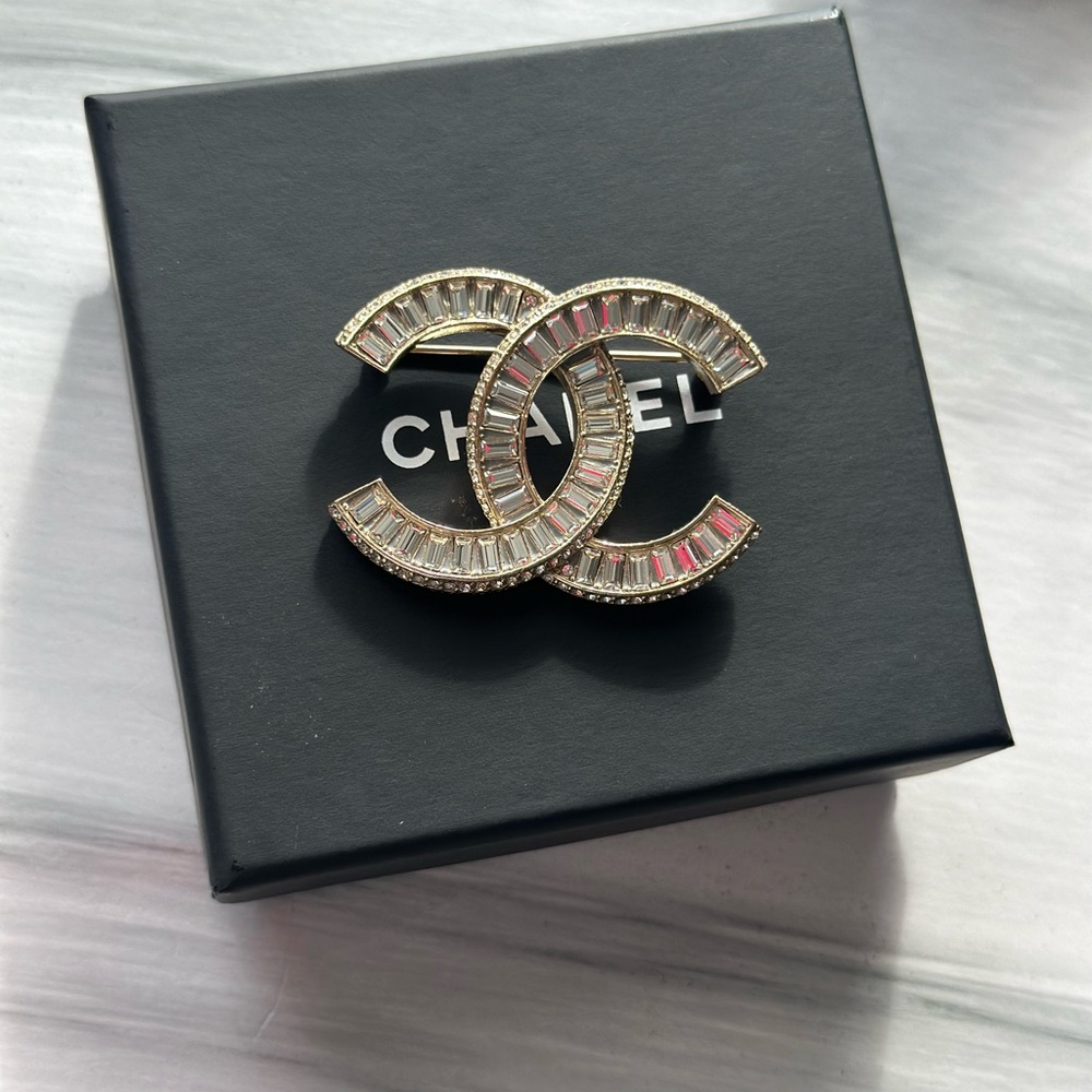 CHANEL CC Crystal Embellished Brooch in Gold